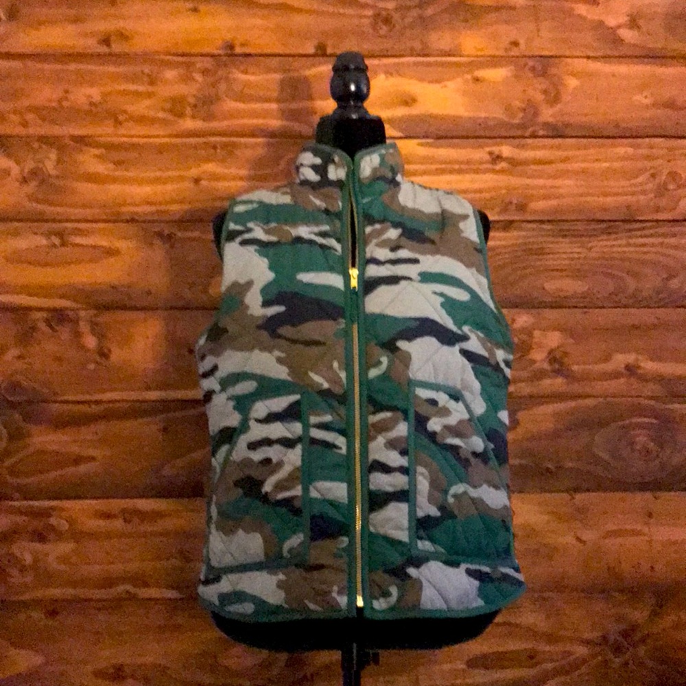 J.Crew camouflage quilted puffer vest size medium